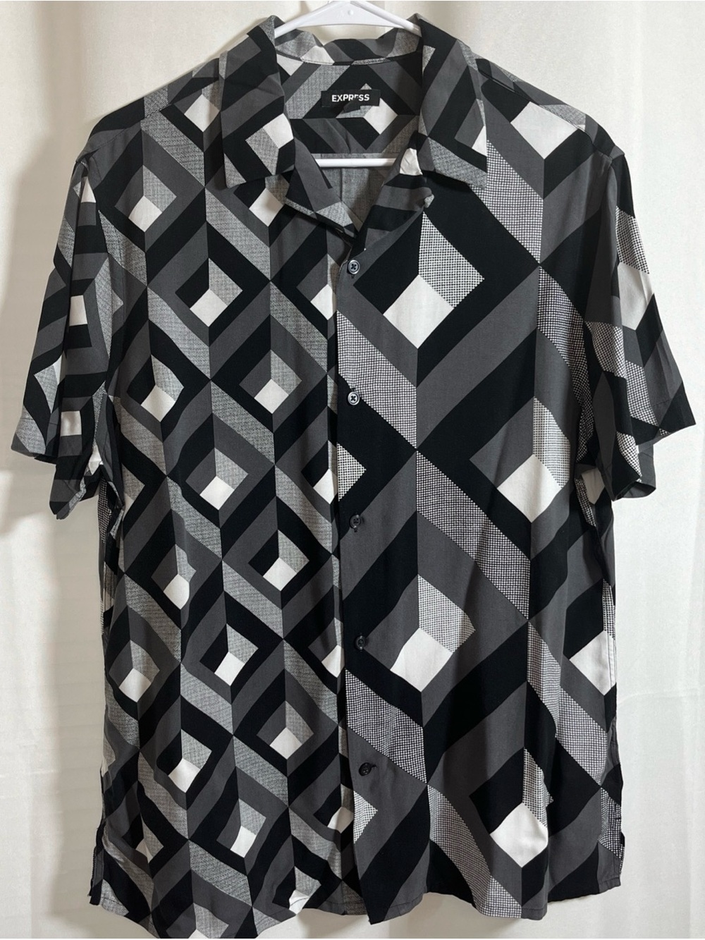 Express Men’s Black & Gray Geometric Short-Sleeve Button-Up Shirt